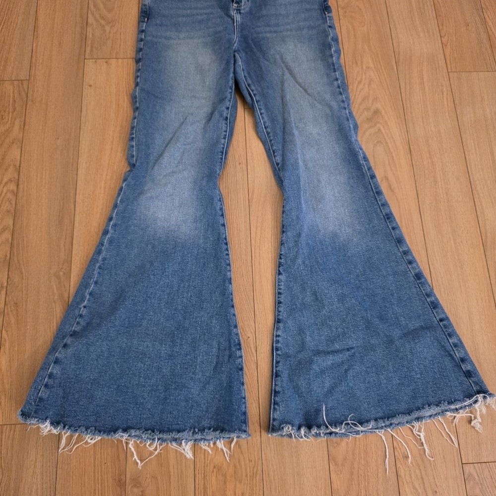 Forever 21 High Waisted Super Flare Jeans- 31 - Picture 5 of 12